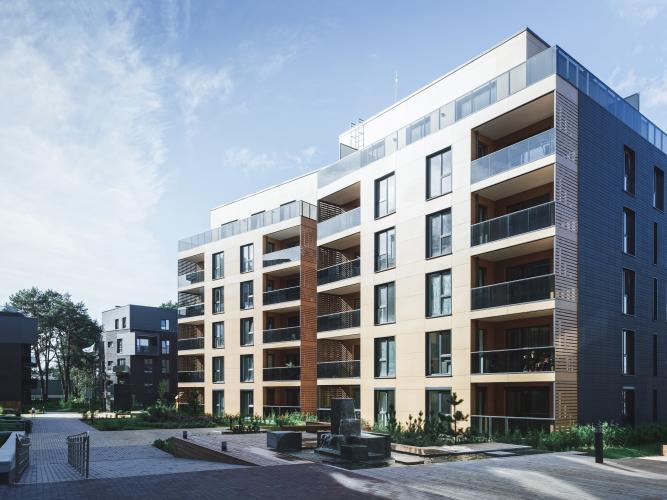 Image d'immeubles beige de Humanova, une entreprise de gestion immobilière offrant un service complet et personnalisé pour les propriétaires d’immeubles locatifs et les syndicats de copropriétés.